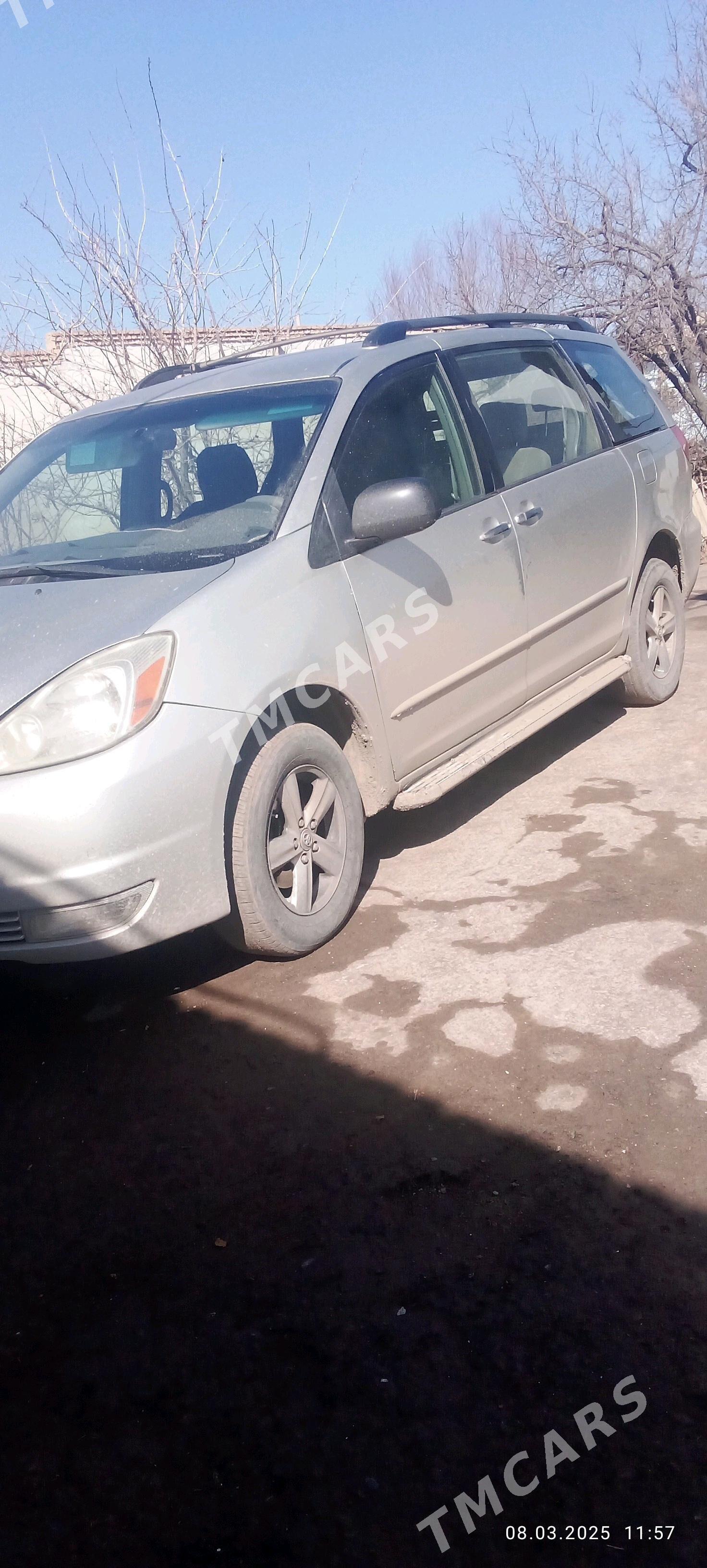 Toyota Sienna 2004 - 160 000 TMT - Дашогуз - img 4