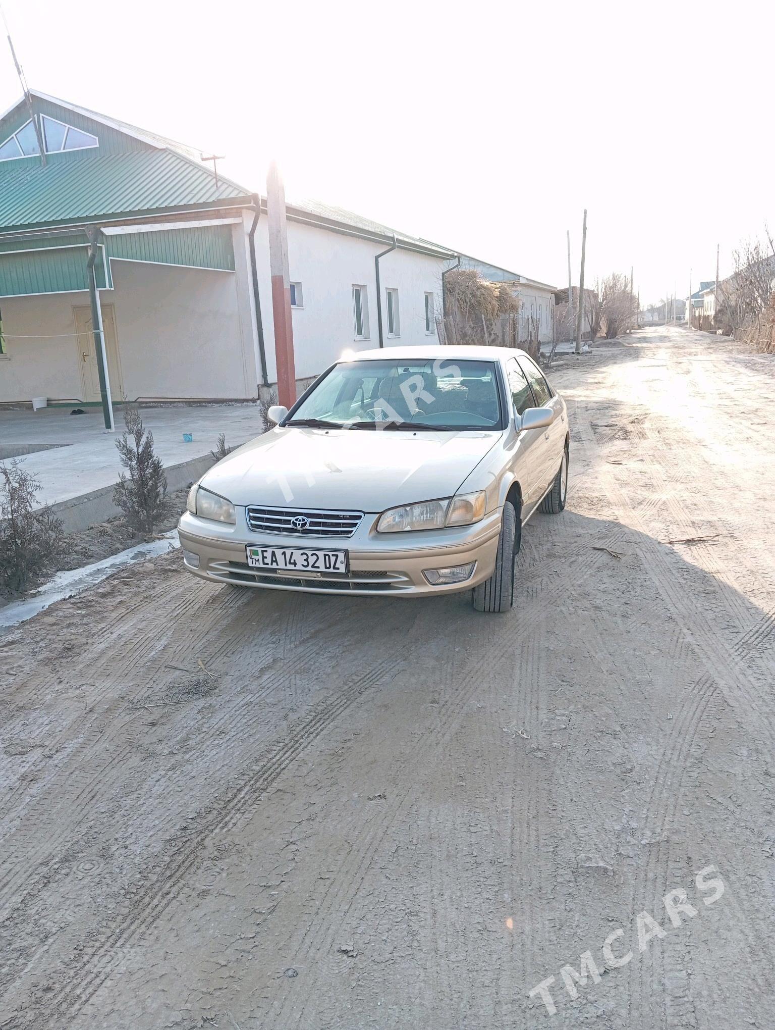 Toyota Camry 2001 - 135 000 TMT - Köneürgenç - img 6