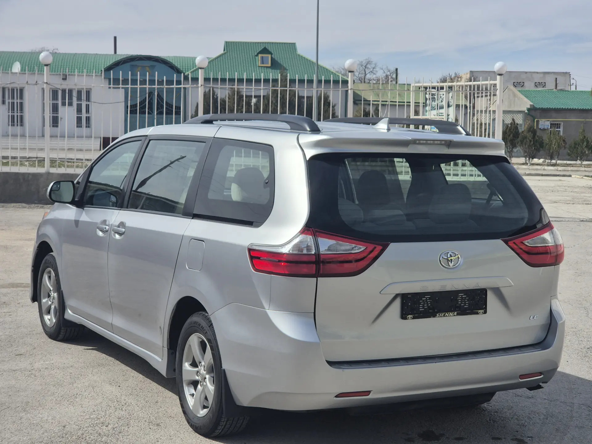 Toyota Sienna 2018 - 315 000 TMT - Aşgabat - img 3