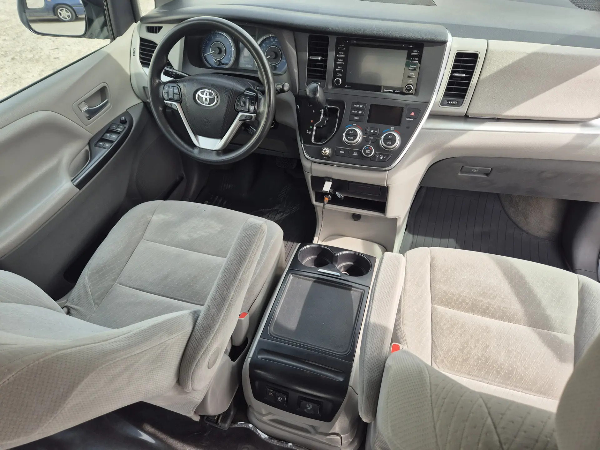 Toyota Sienna 2018 - 315 000 TMT - Aşgabat - img 8