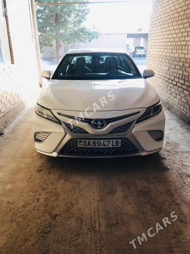 Toyota Camry 2018 - 265 000 TMT - Garabekewül - img 2