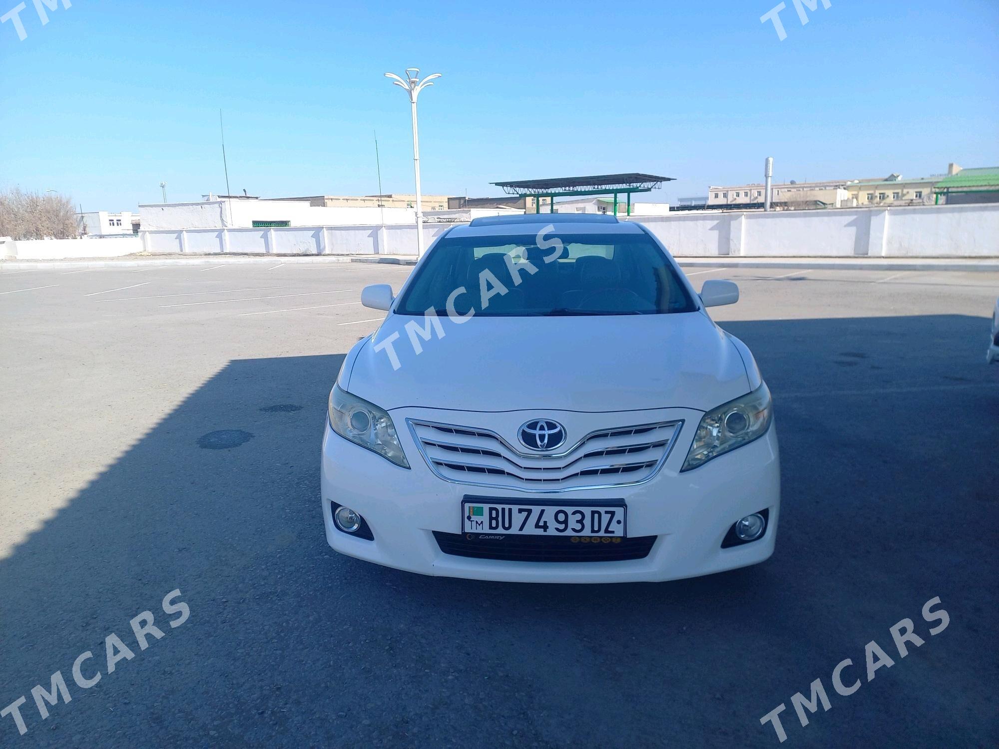 Toyota Camry 2011 - 250 000 TMT - Дашогуз - img 3