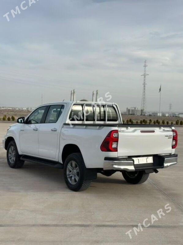 Toyota Hilux 2023 - 560 000 TMT - Ашхабад - img 8