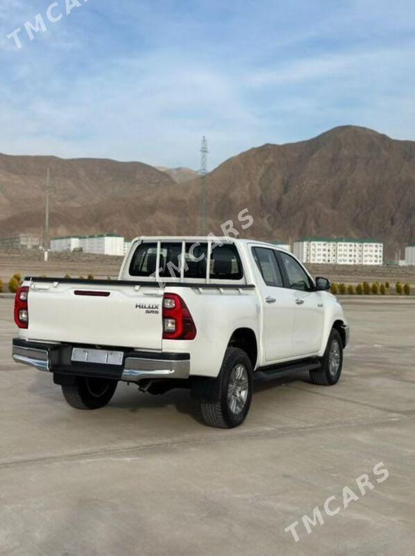 Toyota Hilux 2023 - 560 000 TMT - Ашхабад - img 3