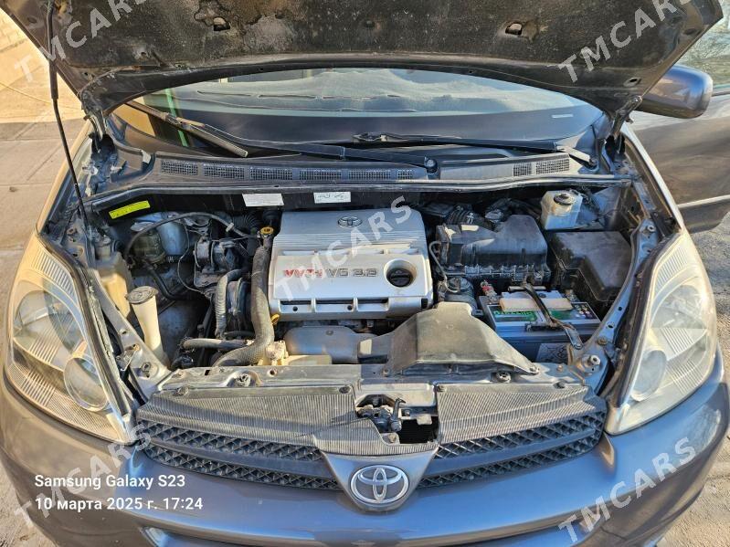 Toyota Sienna 2004 - 190 000 TMT - Köneürgenç - img 3