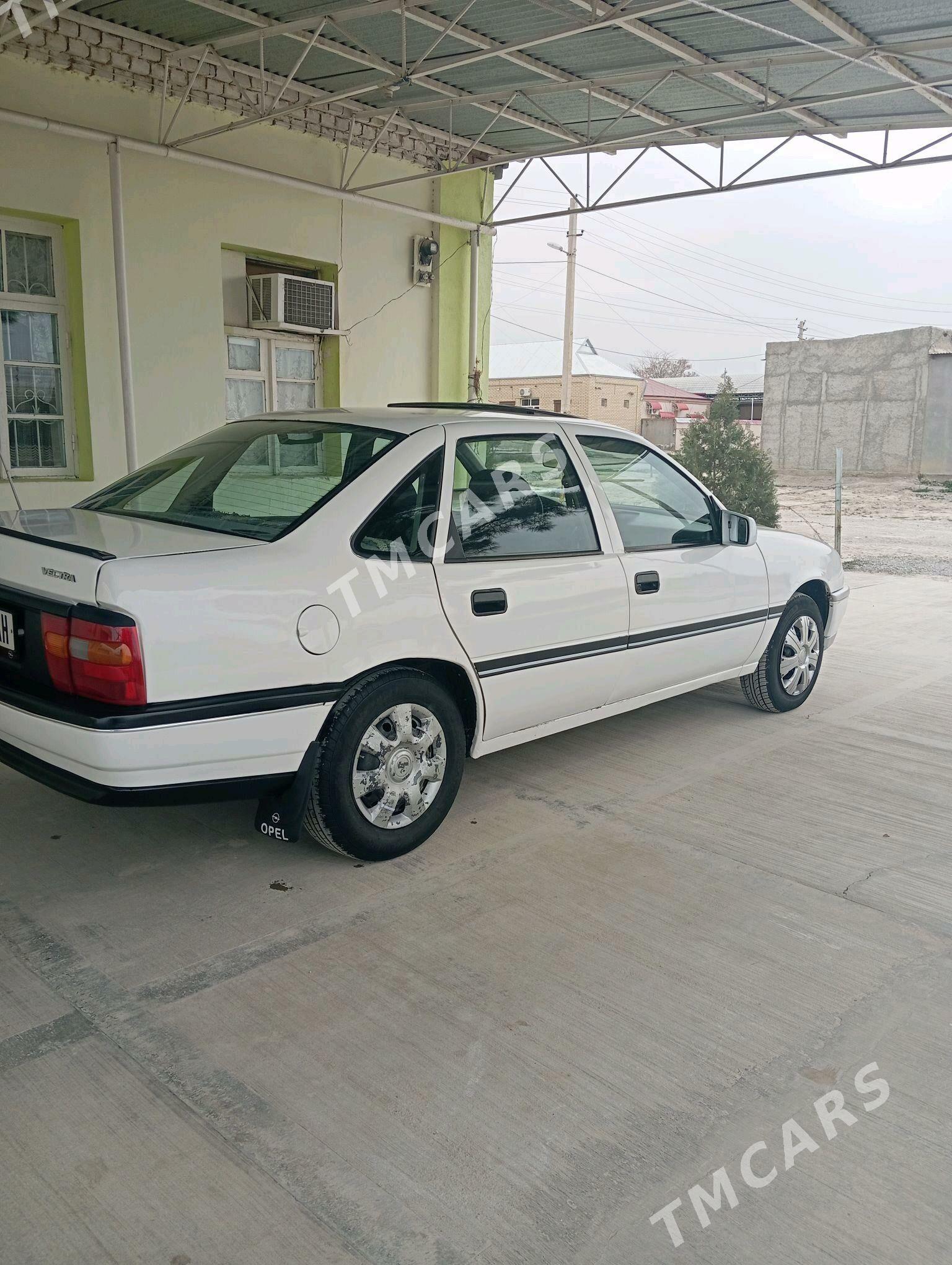 Opel Vectra 1988 - 32 000 TMT - Бахарден - img 5