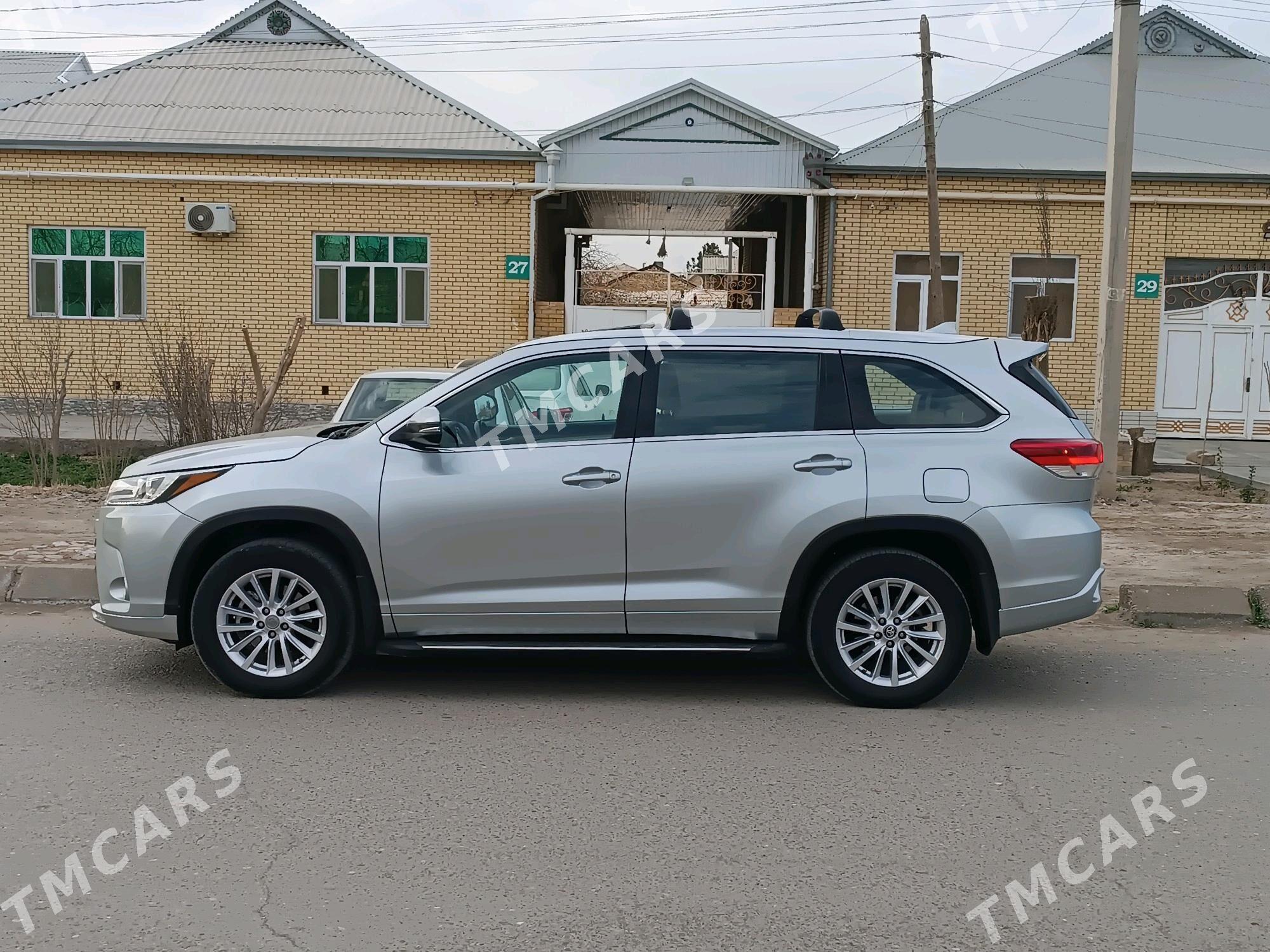 Toyota Highlander 2018 - 400 000 TMT - Baýramaly - img 3