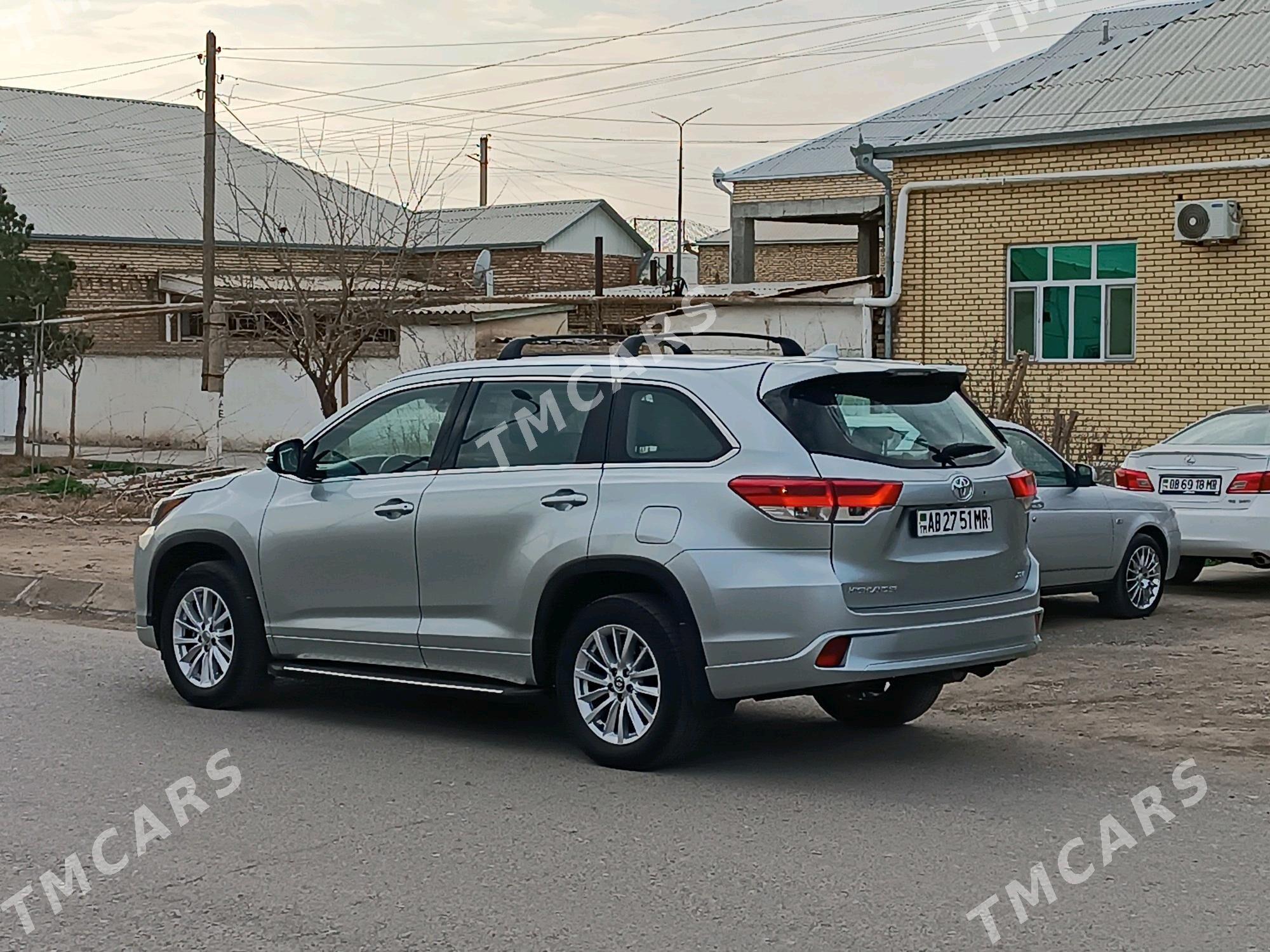 Toyota Highlander 2018 - 400 000 TMT - Baýramaly - img 4