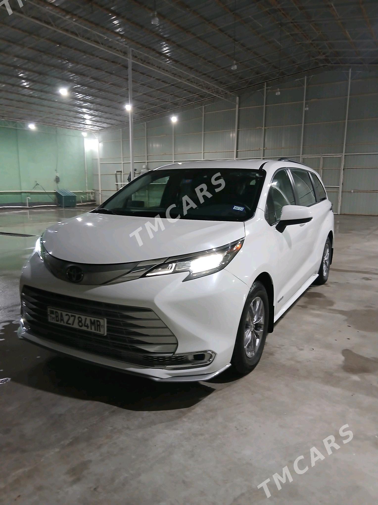 Toyota Sienna 2022 - 440 000 TMT - Байрамали - img 4