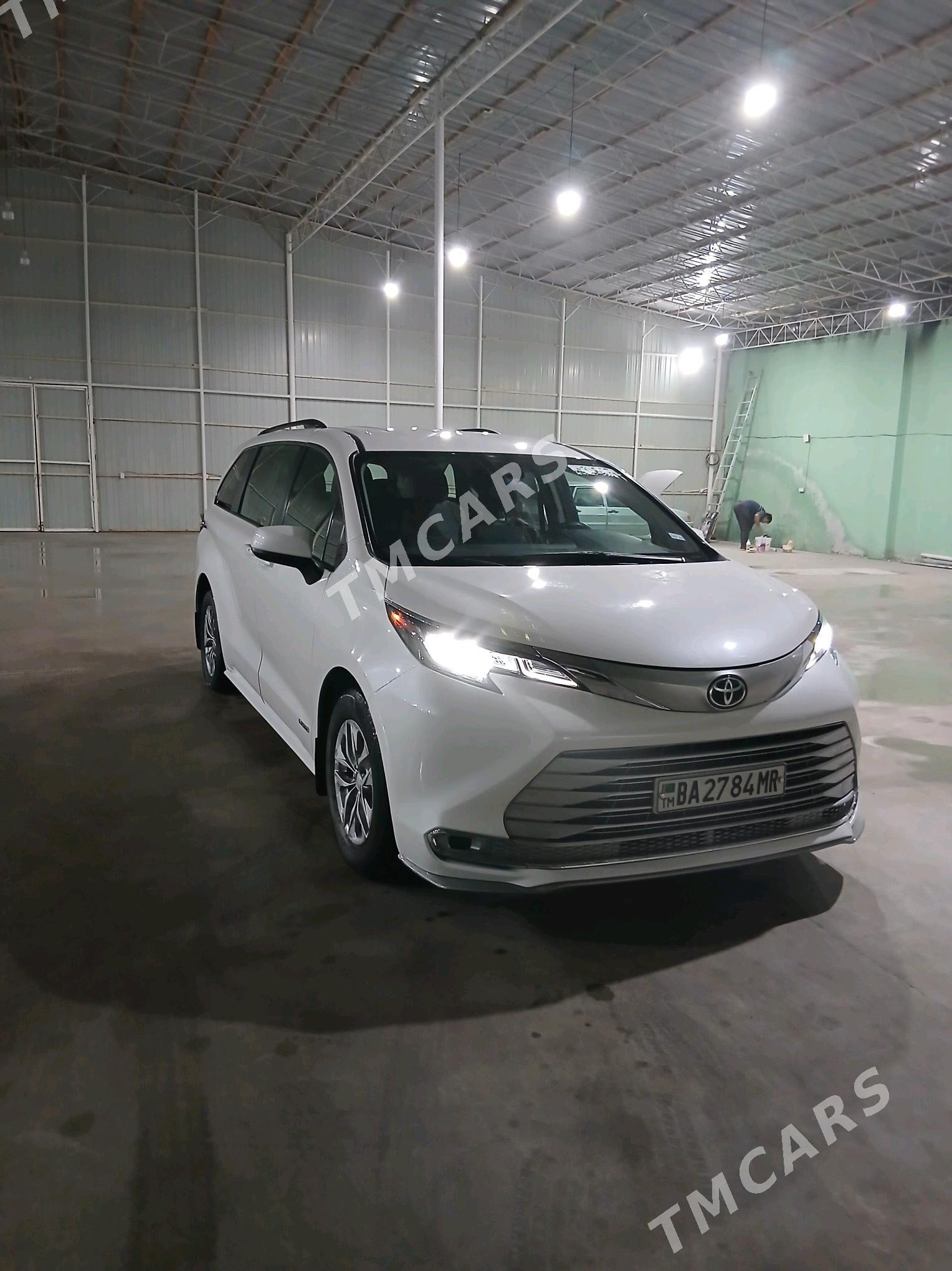 Toyota Sienna 2022 - 440 000 TMT - Baýramaly - img 5