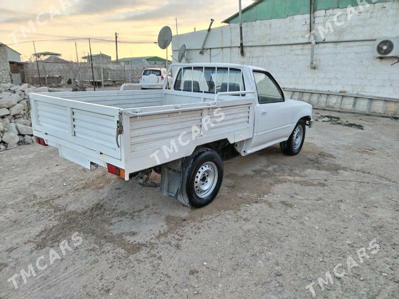 Toyota Hilux 1993 - 50 000 TMT - Туркменбаши - img 5