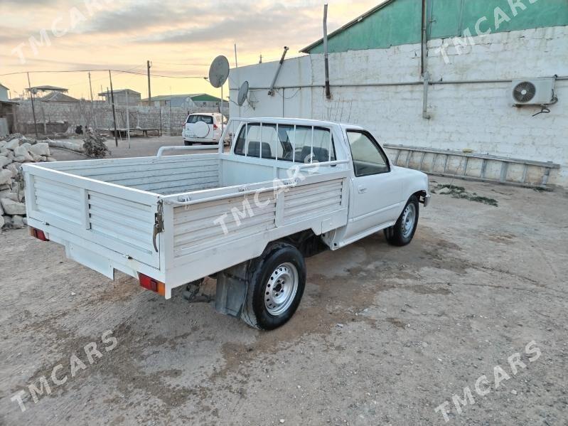 Toyota Hilux 1993 - 50 000 TMT - Туркменбаши - img 1