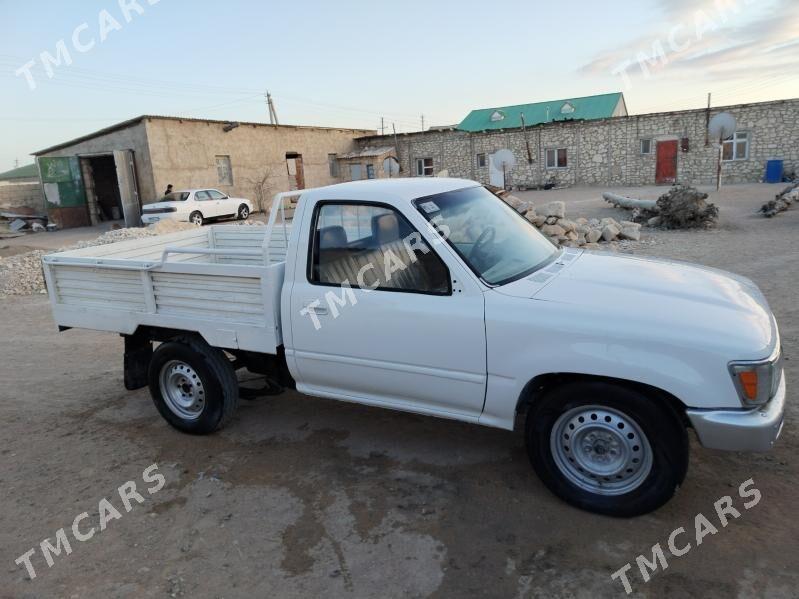Toyota Hilux 1993 - 50 000 TMT - Туркменбаши - img 4