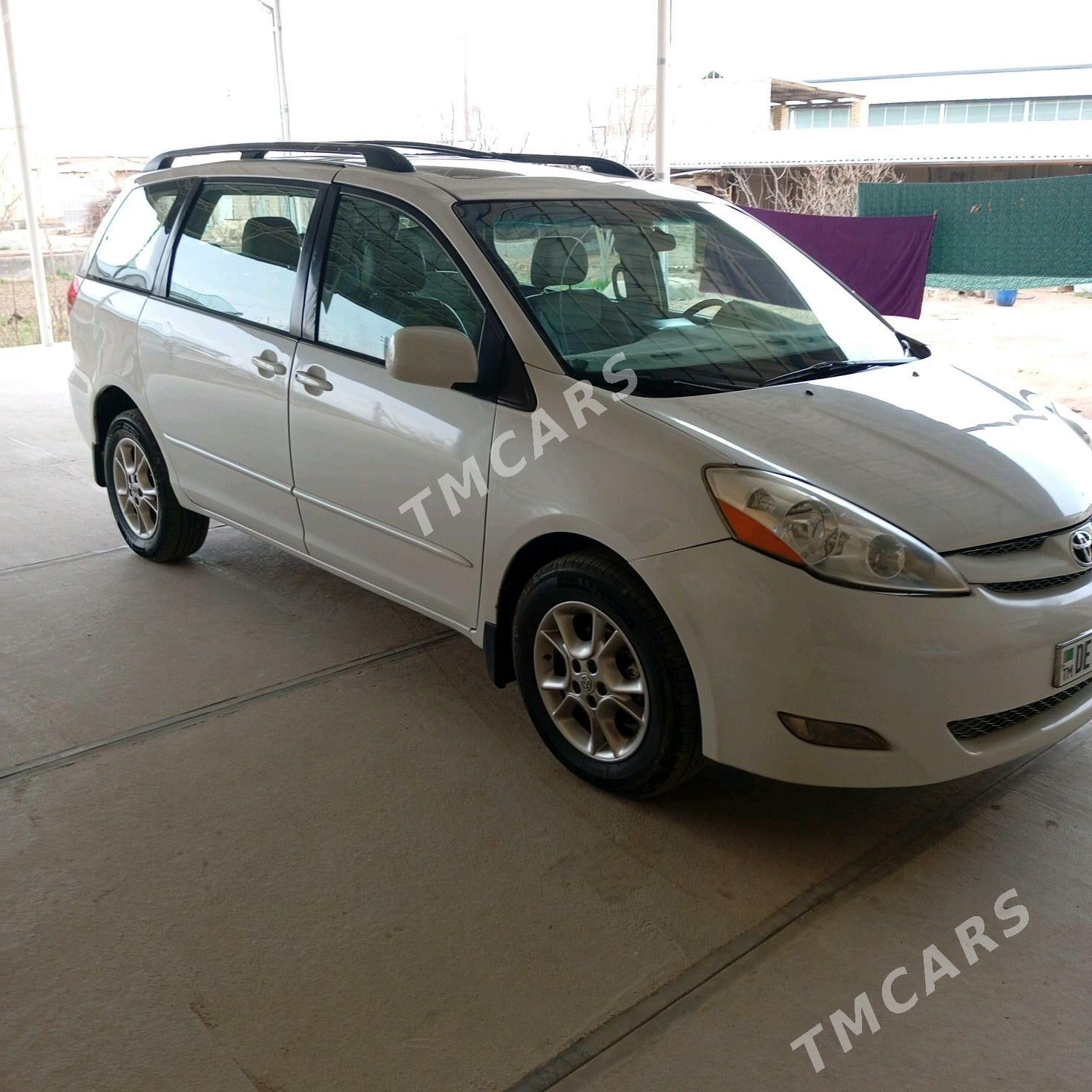 Toyota Sienna 2004 - 180 000 TMT - Векильбазар - img 2