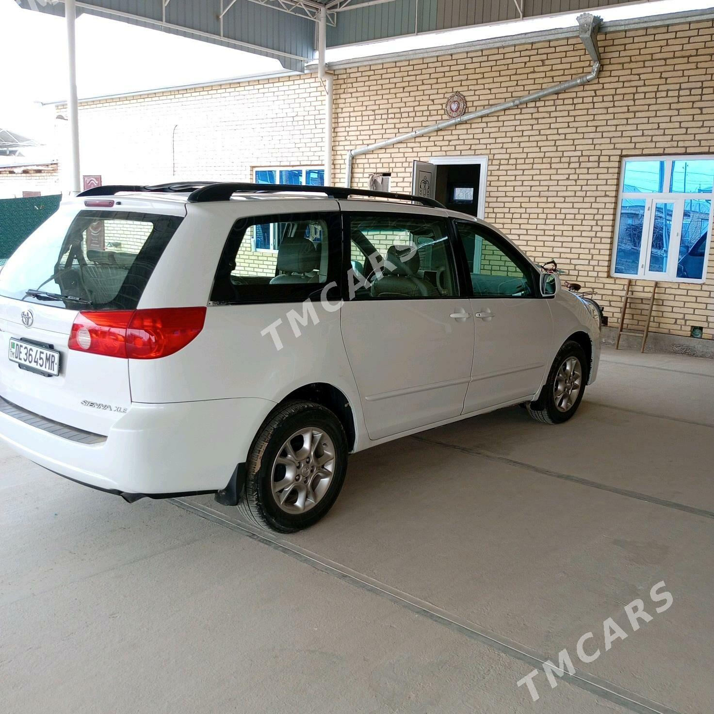 Toyota Sienna 2004 - 180 000 TMT - Векильбазар - img 5