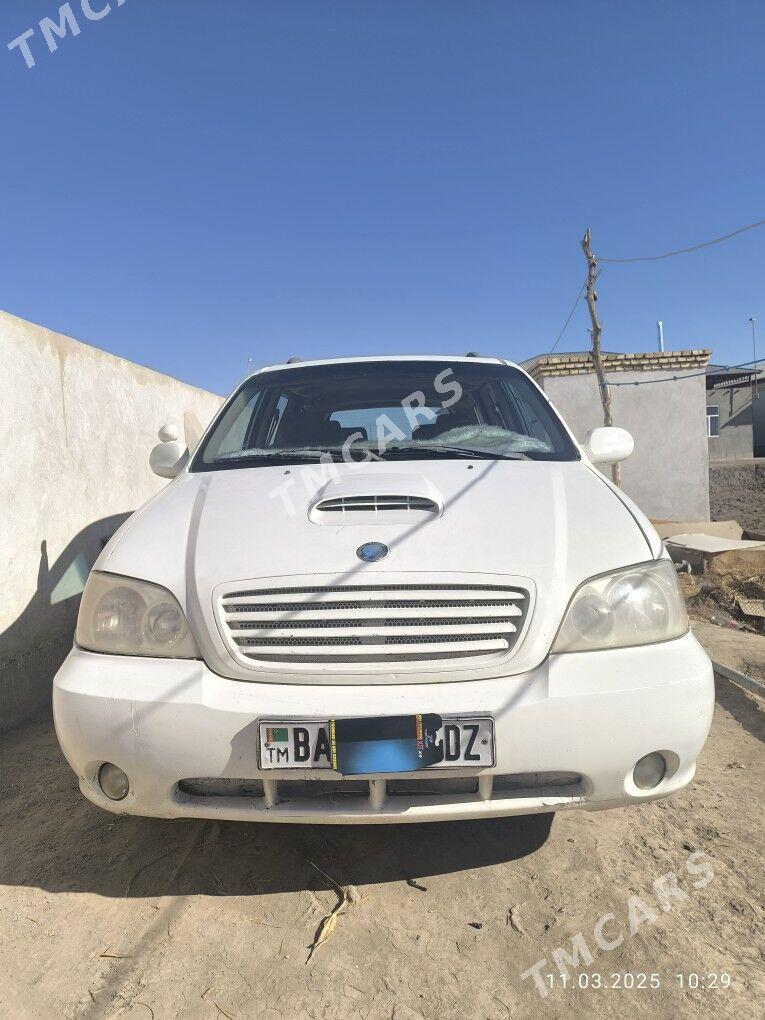 Kia Carnival 2002 - 90 000 TMT - Дашогуз - img 2