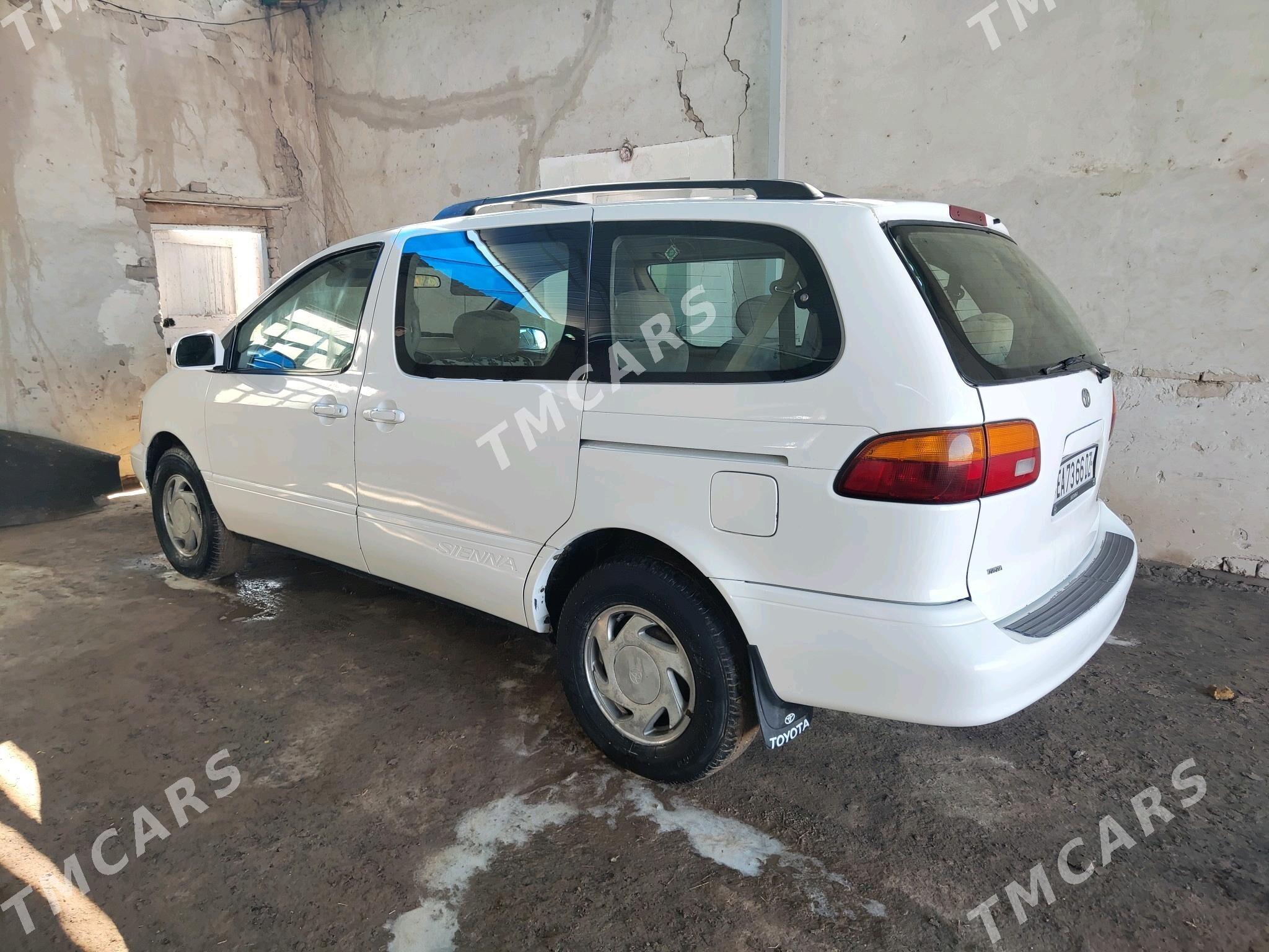 Toyota Sienna 1999 - 135 000 TMT - Köneürgenç - img 3