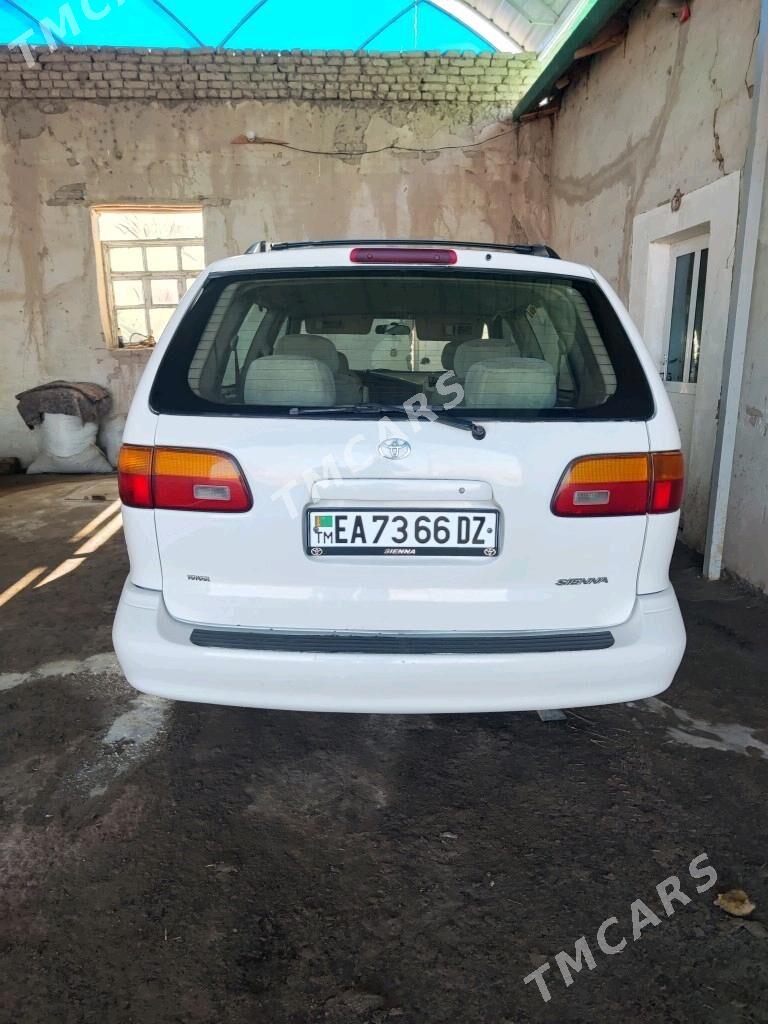 Toyota Sienna 1999 - 135 000 TMT - Köneürgenç - img 5