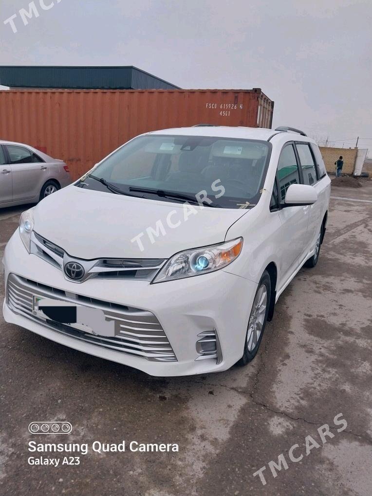 Toyota Sienna 2018 - 330 000 TMT - Мары - img 3