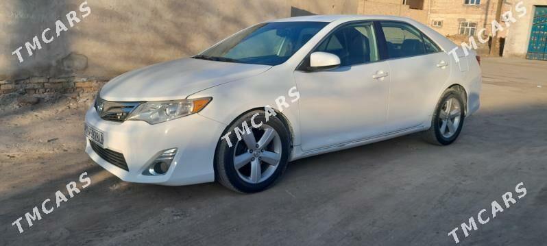 Toyota Camry 2012 - 160 000 TMT - Дянев - img 3