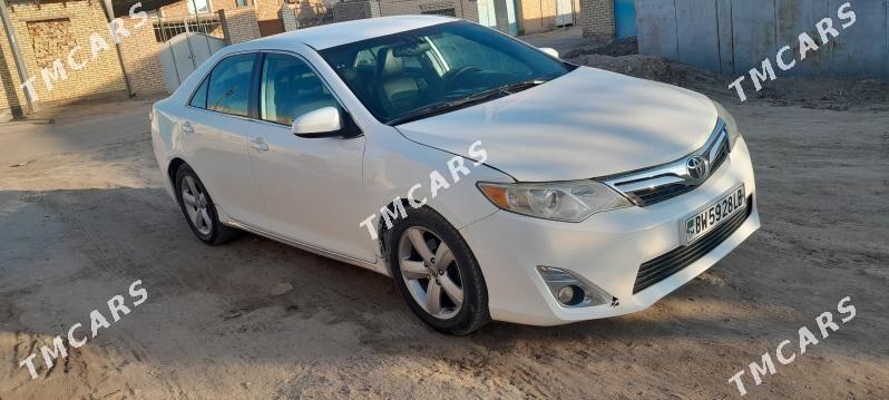 Toyota Camry 2012 - 160 000 TMT - Дянев - img 4