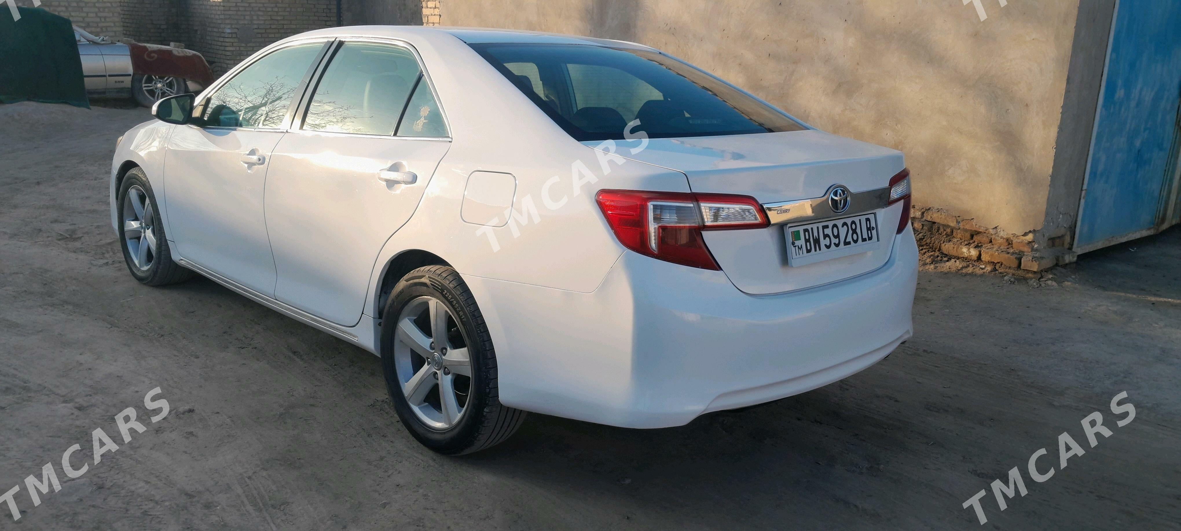 Toyota Camry 2012 - 160 000 TMT - Дянев - img 5