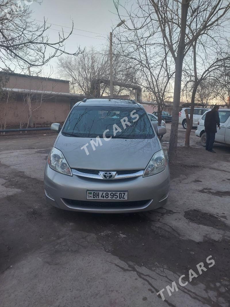 Toyota Sienna 2008 - 220 000 TMT - Дашогуз - img 4