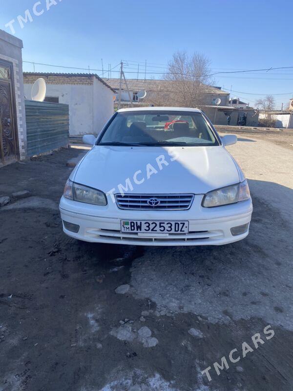 Toyota Camry 2000 - 100 000 TMT - Дашогуз - img 4