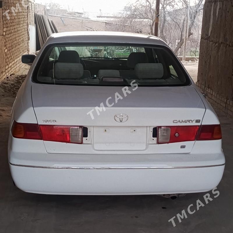 Toyota Camry 2000 - 110 000 TMT - Halaç - img 3