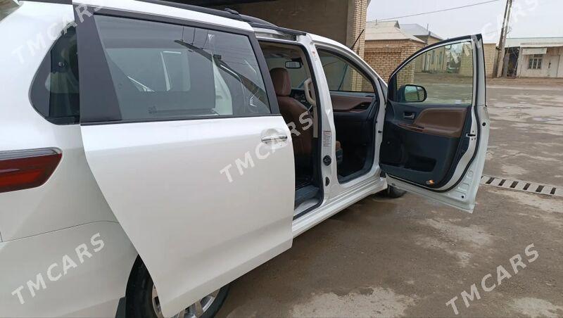 Toyota Sienna 2020 - 490 000 TMT - Мургап - img 2