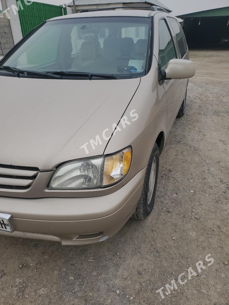 Toyota Sienna 2002 - 170 000 TMT - Бабадайхан - img 3