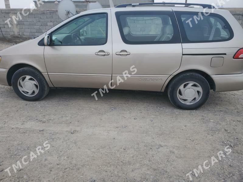 Toyota Sienna 2002 - 170 000 TMT - Бабадайхан - img 6