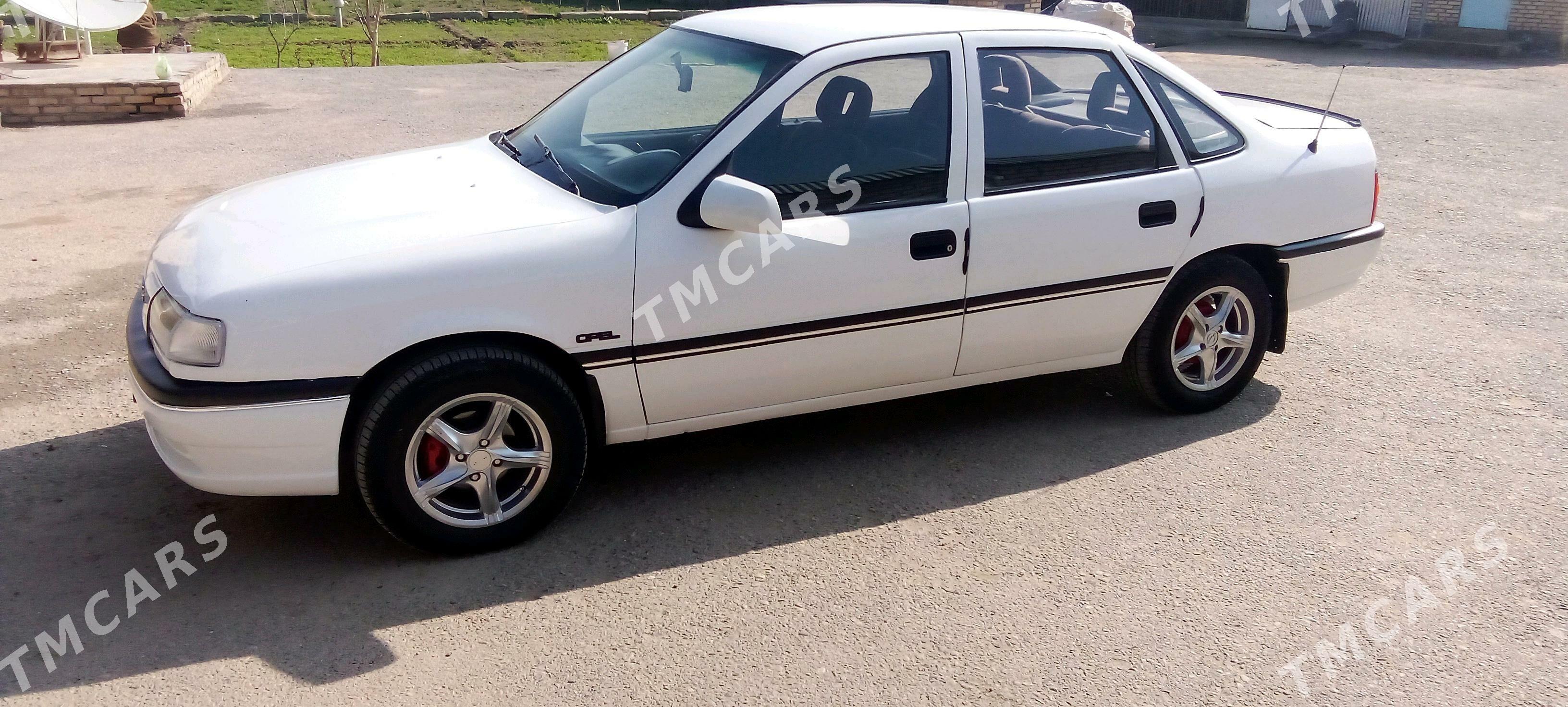 Opel Vectra 1990 - 25 000 TMT - Mary - img 3