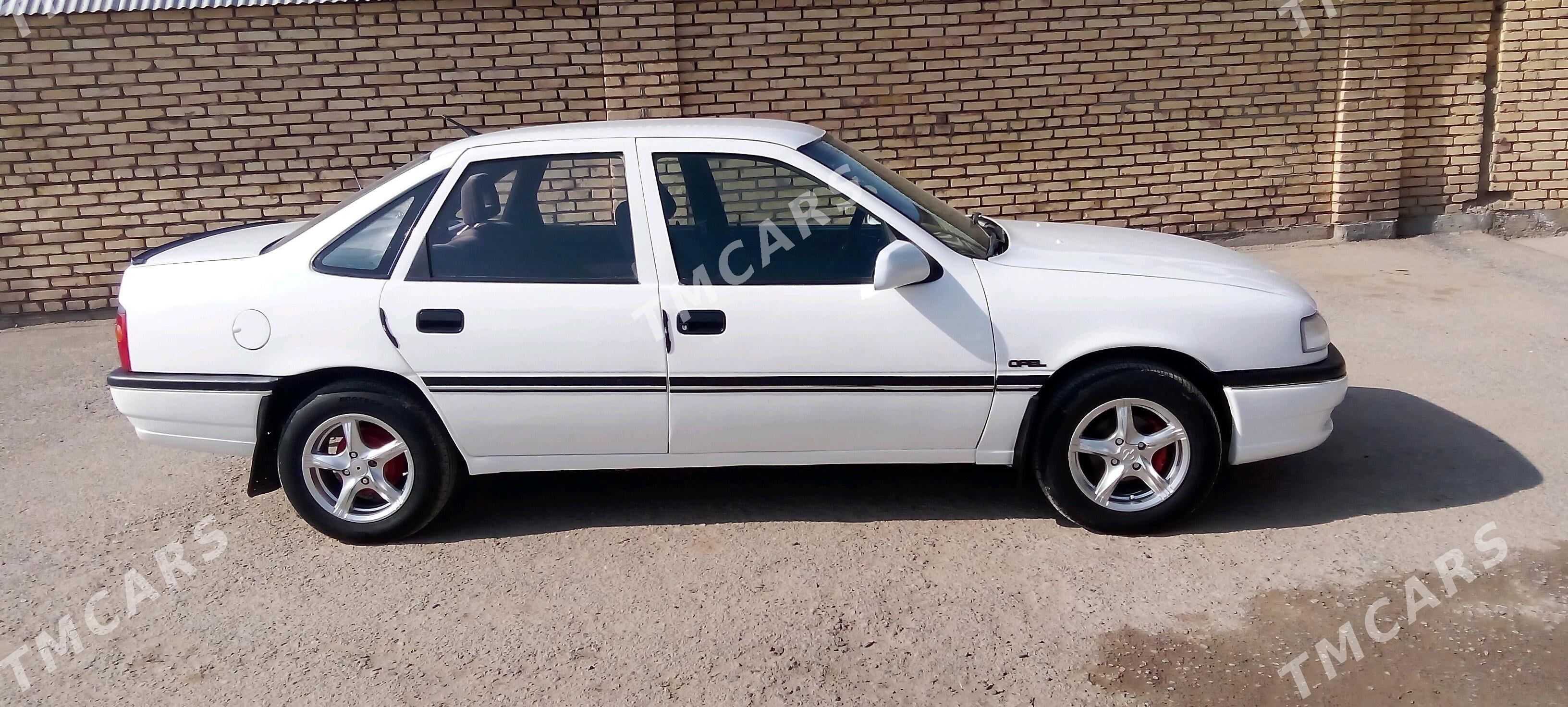 Opel Vectra 1990 - 25 000 TMT - Mary - img 6