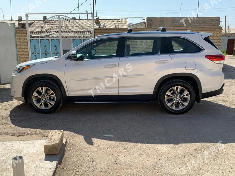 Toyota Highlander 2019 - 420 000 TMT - Мары - img 5