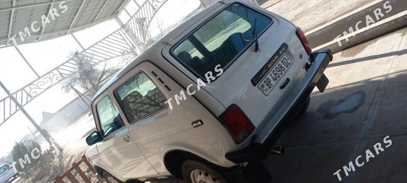 Lada Niva 2003 - 50 000 TMT - Гурбансолтан Едже - img 5