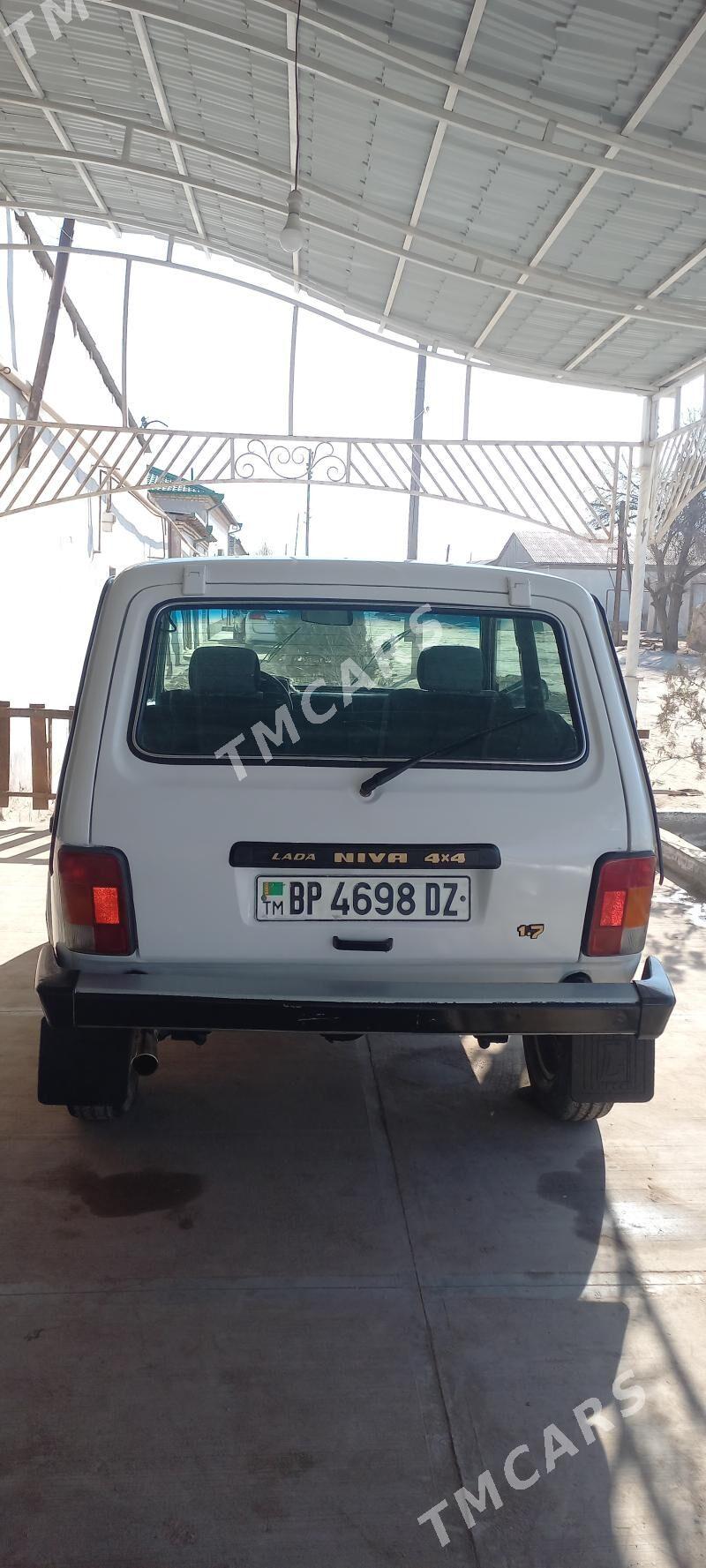 Lada Niva 2003 - 50 000 TMT - Гурбансолтан Едже - img 3