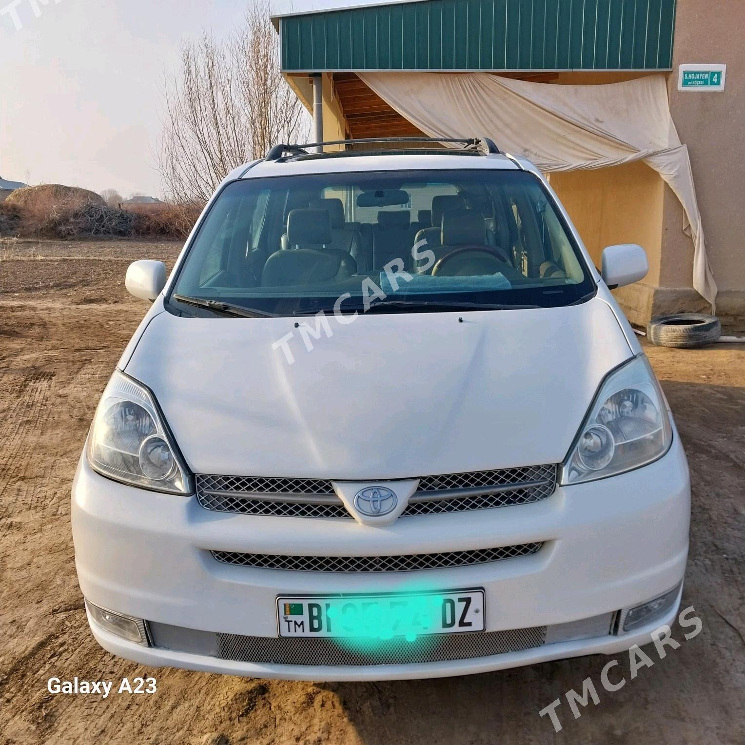 Toyota Sienna 2004 - 220 000 TMT - етр. Туркменбаши - img 4