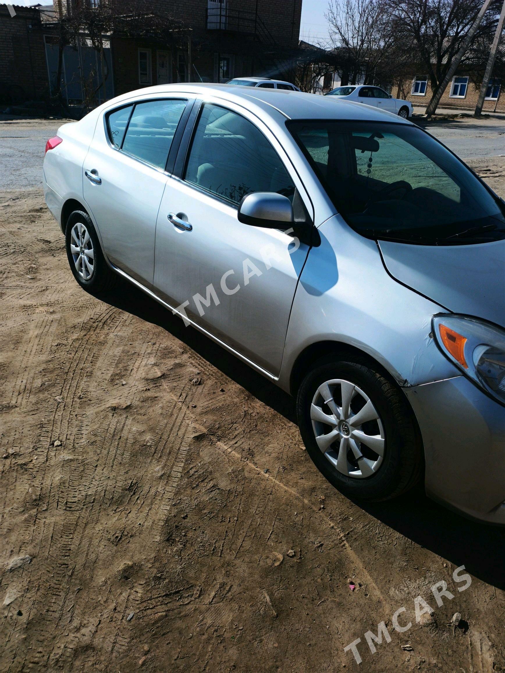 Nissan Versa 2012 - 90 000 TMT - Саят - img 2