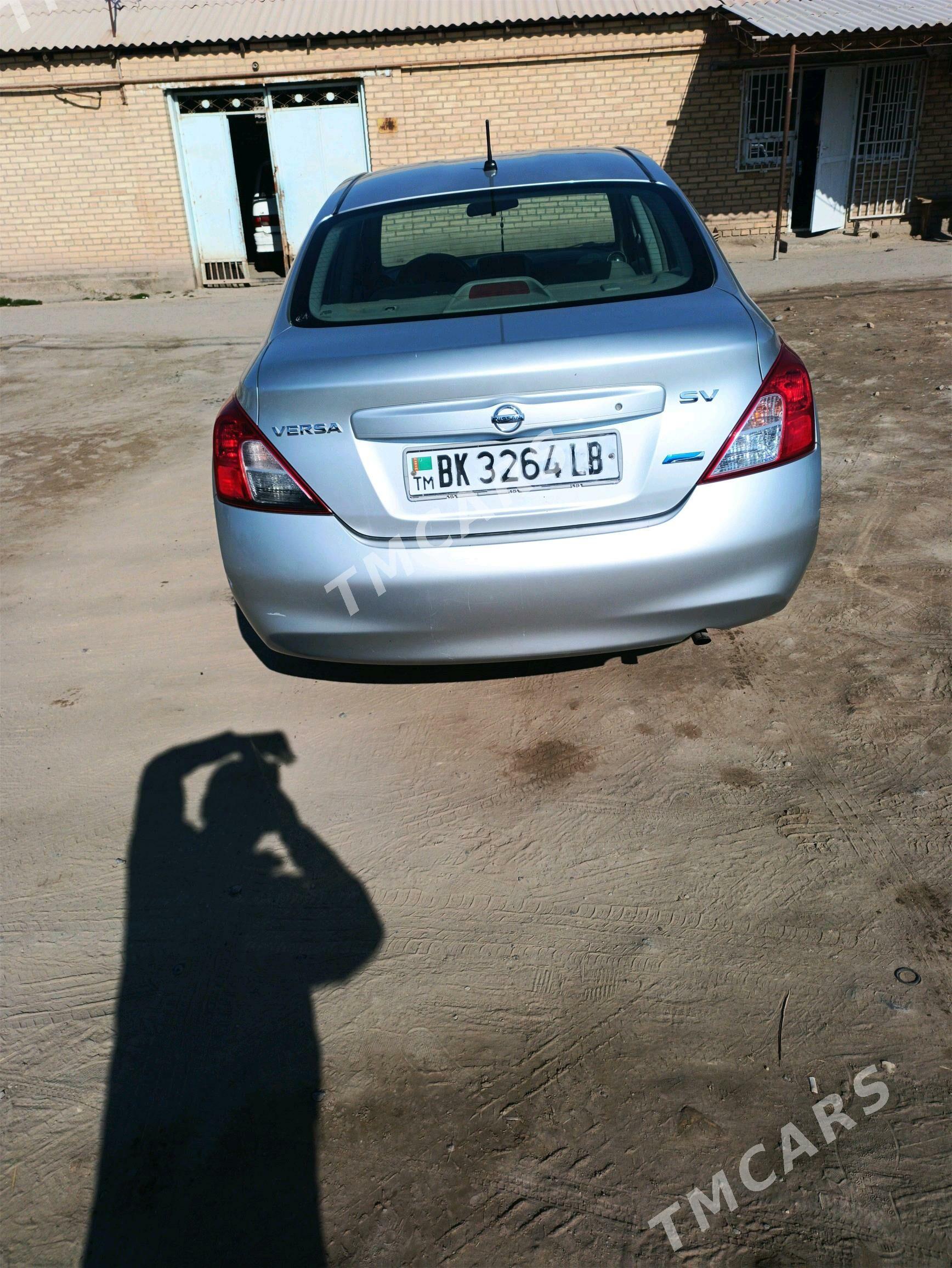 Nissan Versa 2012 - 90 000 TMT - Саят - img 3