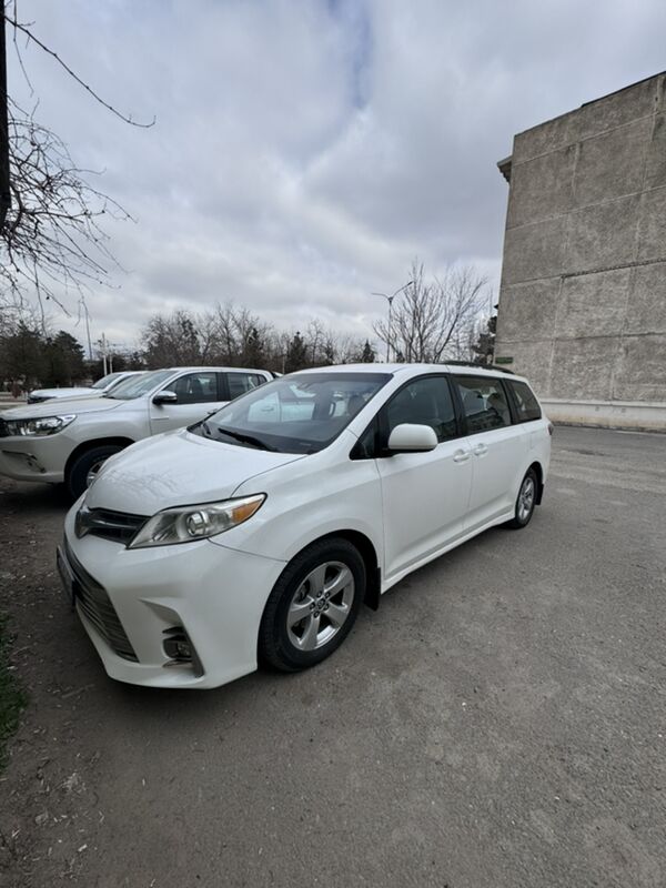 Toyota Sienna 2018 - 375 000 TMT - Aşgabat - img 7