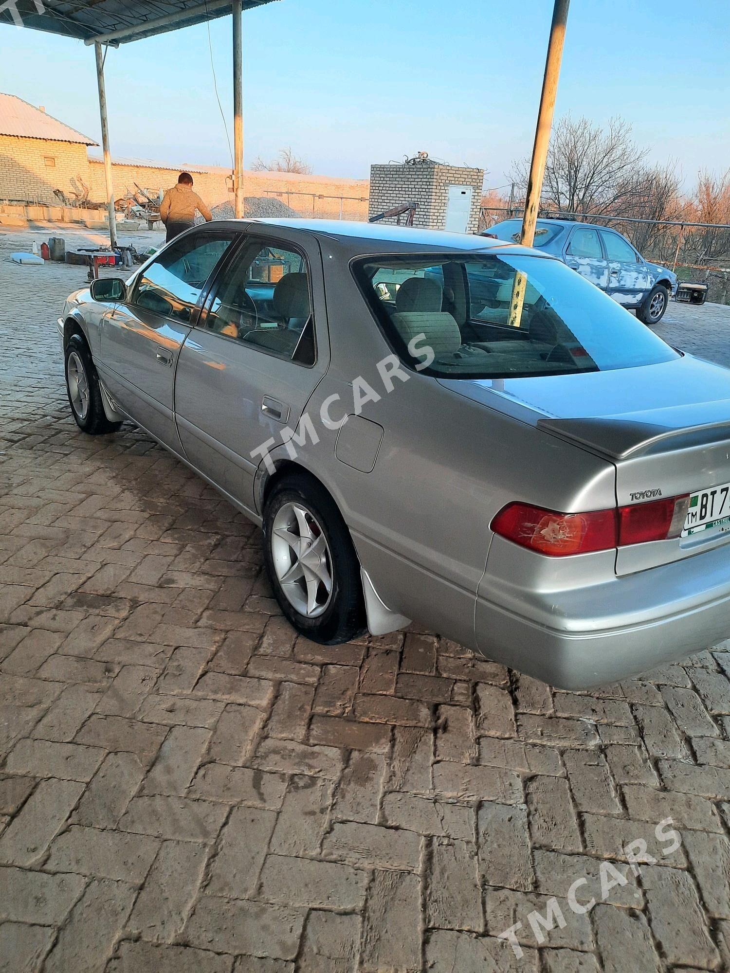 Toyota Camry 2001 - 115 000 TMT - Türkmengala - img 5