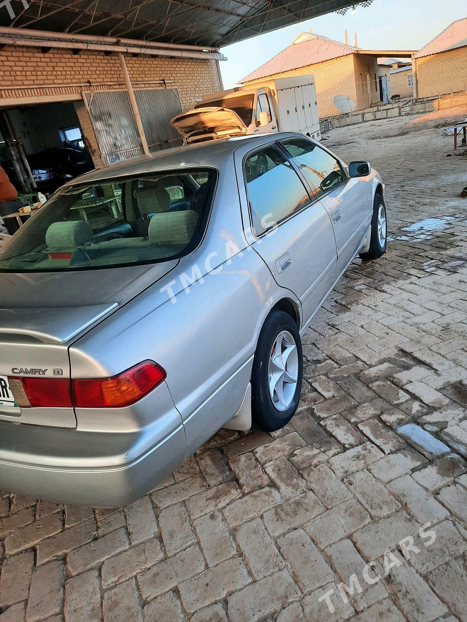 Toyota Camry 2001 - 115 000 TMT - Türkmengala - img 6