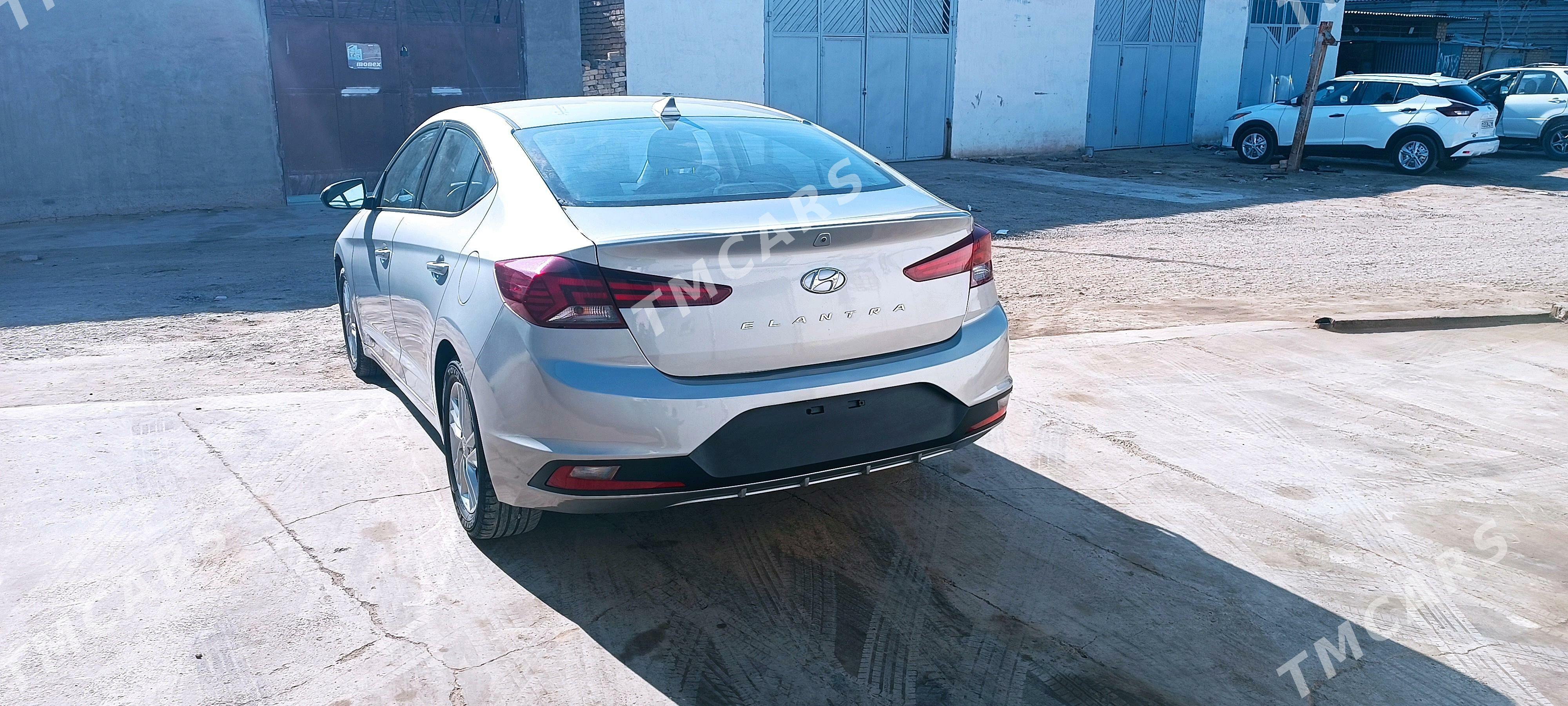 Hyundai Elantra 2019 - 215 000 TMT - Ёлётен - img 2