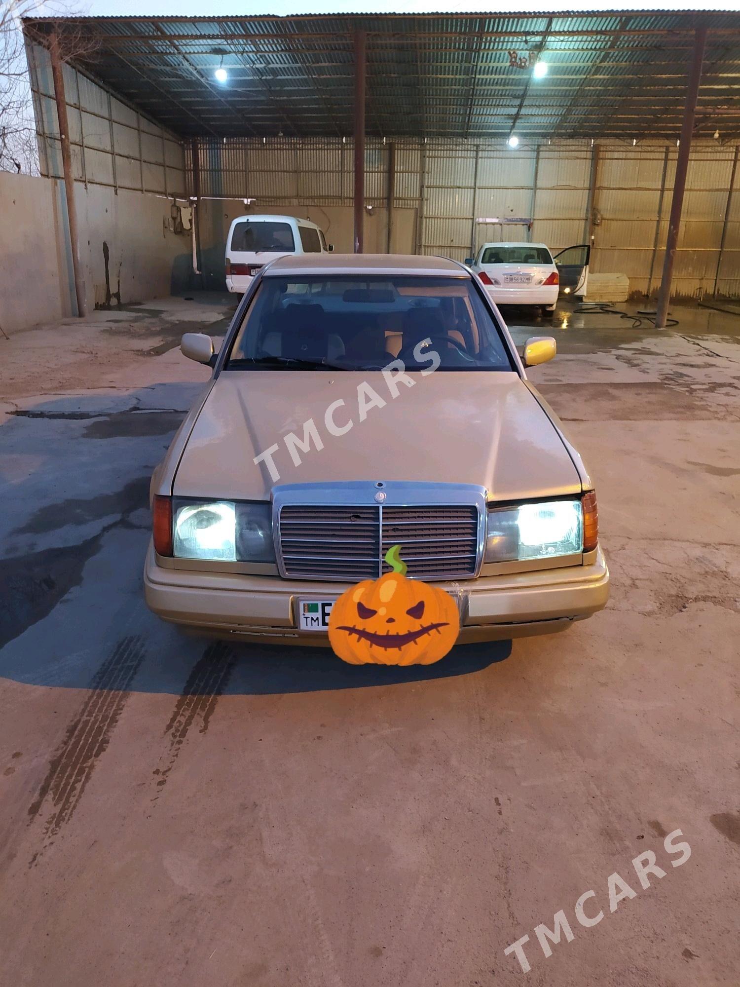 Mercedes-Benz 300CE 1990 - 50 000 TMT - Мары - img 2