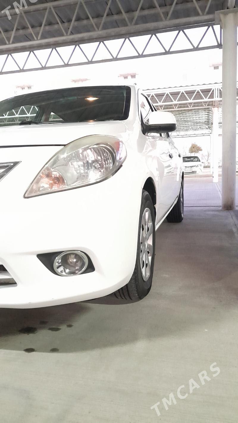 Nissan Versa 2011 - 100 000 TMT - Кëши - img 2