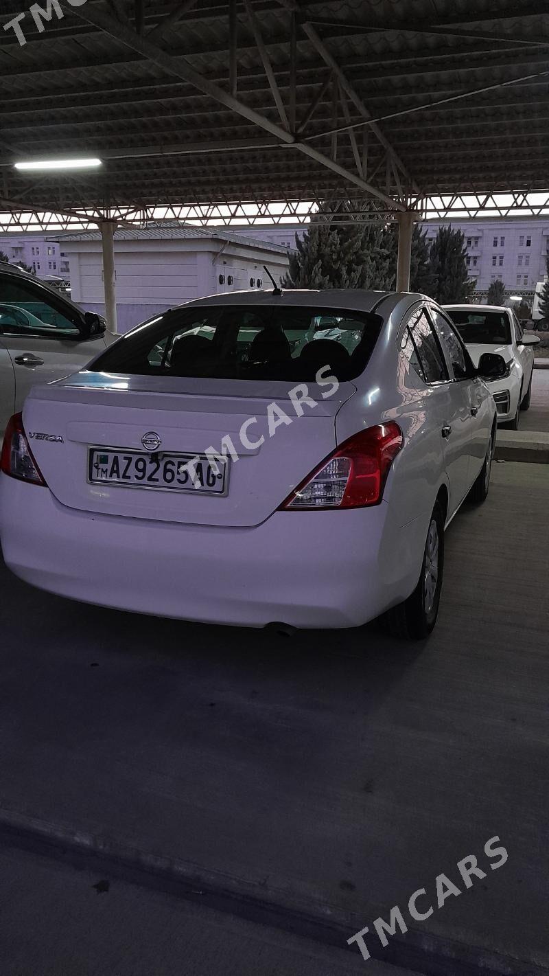 Nissan Versa 2011 - 100 000 TMT - Кëши - img 7