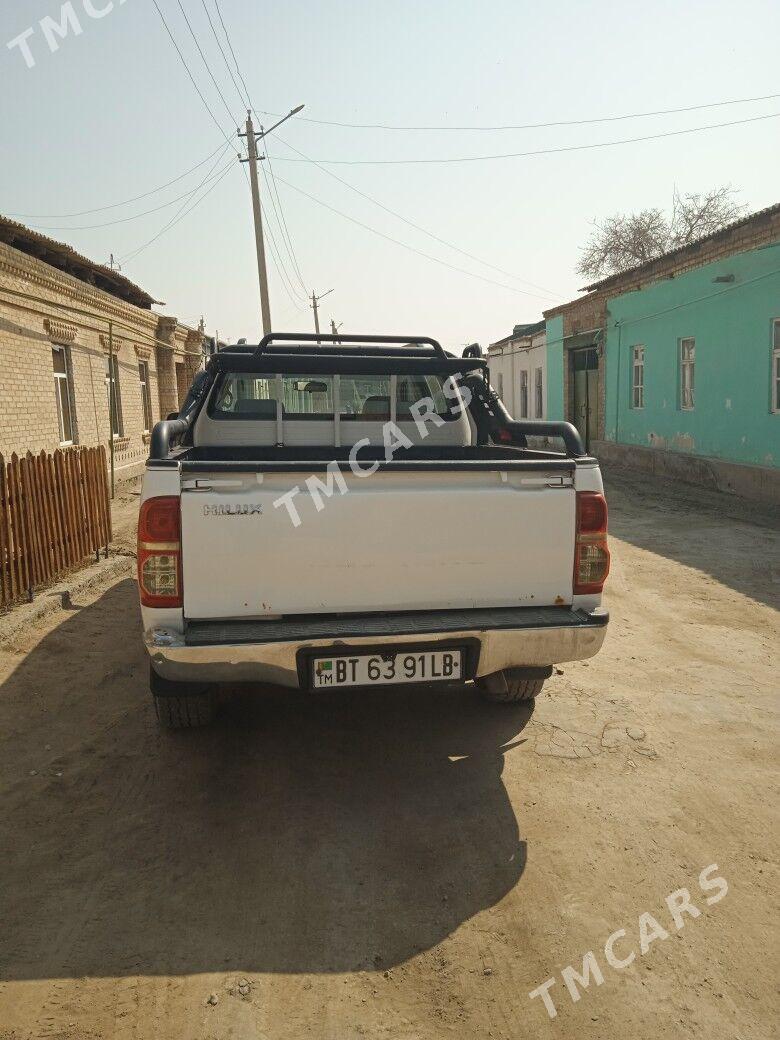 Toyota Hilux 2006 - 240 000 TMT - Фарап - img 6