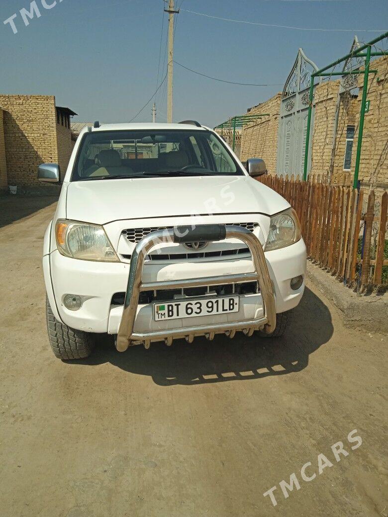 Toyota Hilux 2006 - 240 000 TMT - Фарап - img 5
