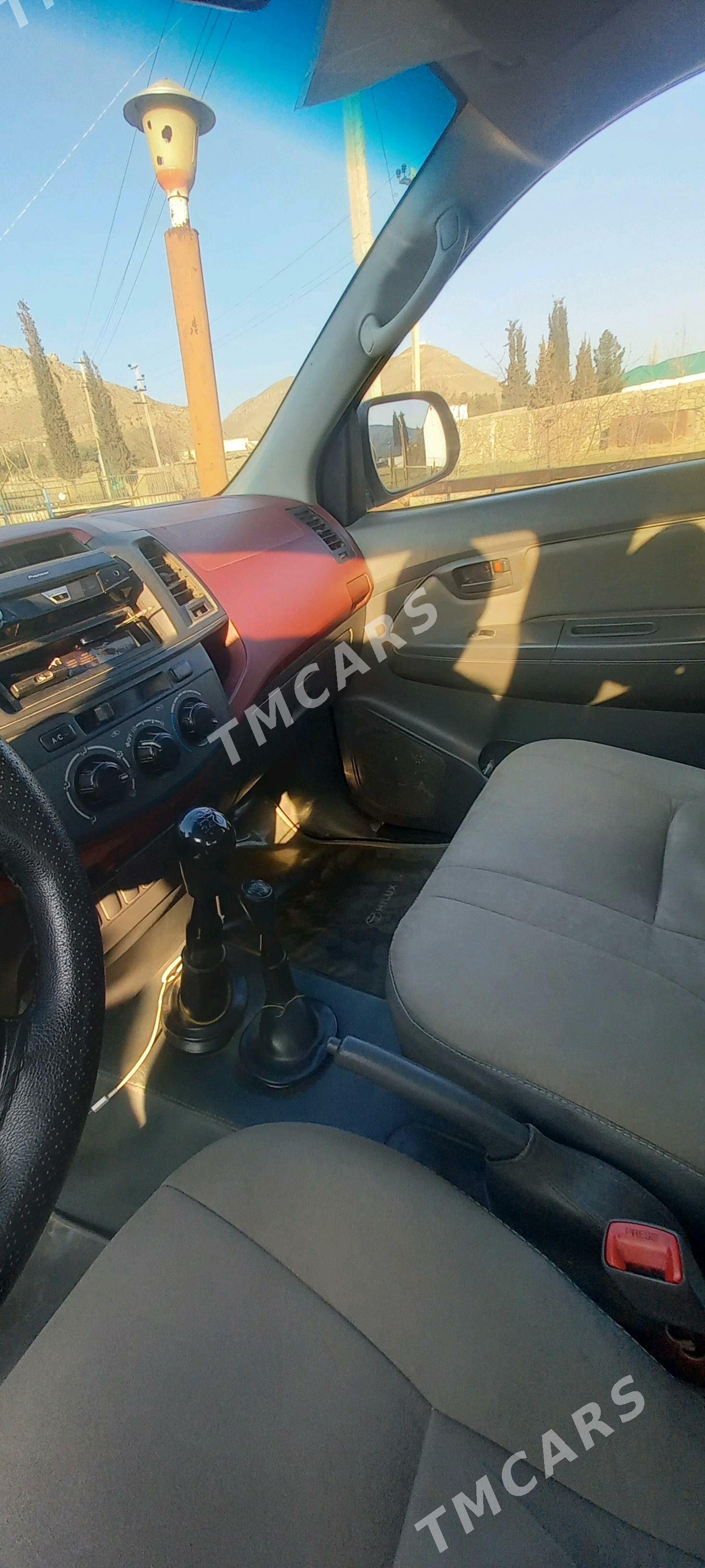 Toyota Hilux 2013 - 320 000 TMT - Махтумкули - img 3